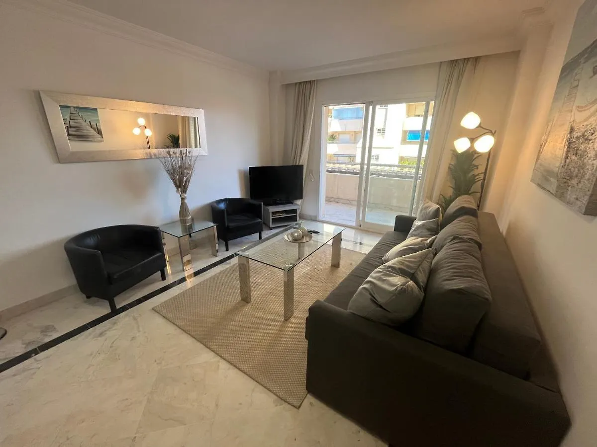 Heart Of Puerto Banus Newly Renavated Free Parking , Wifi ,Pool,Gym,Padel Court Apartment Marbella